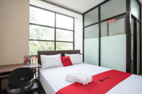 RedDoorz near Eka Hospital BSD City